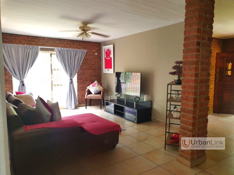 3 Bedroom Property for Sale in Safari Gardens North West